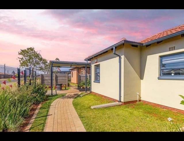 2 BEDROOM HOUSE FOR SALE IN PROTEA GLEN